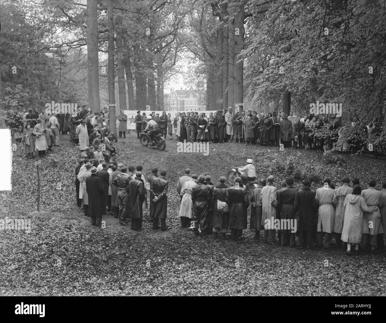Gare internazionali di moto per piloti fuoristrada a Duinrell (Wassenaar) Data: 18 maggio 1950 Località: Wassenaar, Zuid-Holland Parole Chiave: MOTORRACES Foto Stock