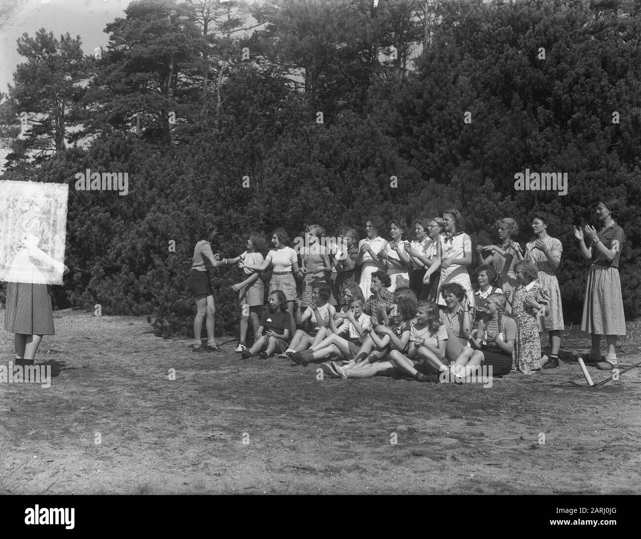 Vcjc Camp Nunspeet Vcjc Nunspeet Annotation: Campo Femminile. Data: 13 agosto 1950 luogo: Nunspeet Parole Chiave: Organizzazioni giovanili, campi, campi Foto Stock Vcjc Camp Nunspeet Vcjc Nunspeet Annotation: Campo Femminile. Data: 13 agosto 1950 luogo: Nunspeet Parole Chiave: Organizzazioni giovanili, campi, campi Foto Stock