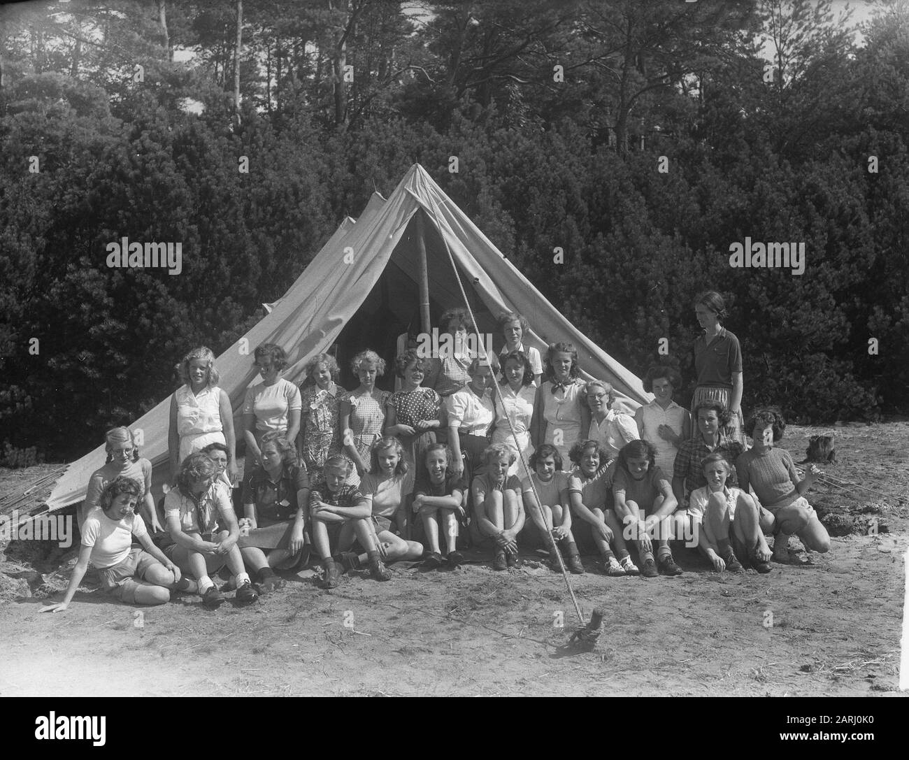 Vcjc Camp Nunspeet Vcjc Nunspeet Annotation: Campo Femminile. Data: 13 agosto 1950 luogo: Nunspeet Parole Chiave: Organizzazioni giovanili, campi, campi Foto Stock Vcjc Camp Nunspeet Vcjc Nunspeet Annotation: Campo Femminile. Data: 13 agosto 1950 luogo: Nunspeet Parole Chiave: Organizzazioni giovanili, campi, campi Foto Stock