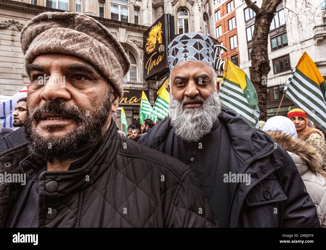 Kashmiris e Sikhs protestano al di fuori dell'alta Commissione indiana a Londra il giorno 2020 della Repubblica. Una protesta anti-India per raccontare al mondo i crimini discriminatori e razzisti che lo Stato indiano ha commesso sotto modi sta commiserando contro musulmani, sikh, cristiani, dalit ecc. 26 gennaio 2020 Foto Stock