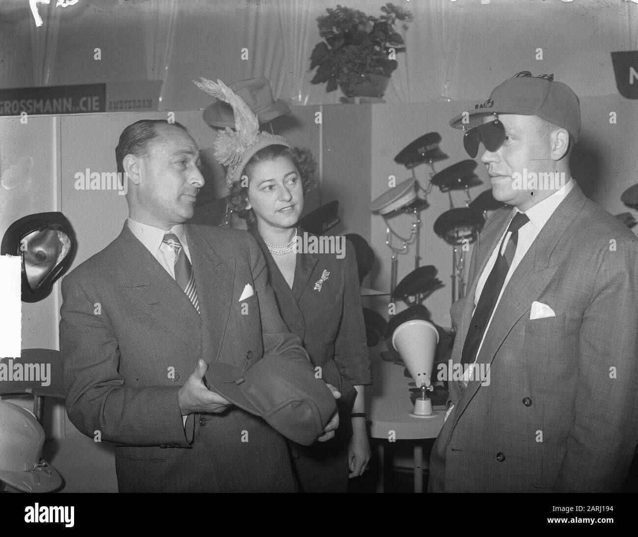 Fiera tessile per gli uomini a Frascati Data: 26 settembre 1950 Parole Chiave: Funzioni tessili Nome dell'istituzione: Frascati Foto Stock