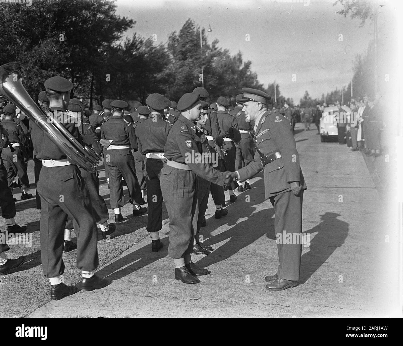 Ispezione da parte del generale Kruls della Corea-volontario Data: 14 ottobre 1950 Parole Chiave: Korea volontari, ispezione Nome personale: Kruls, H.J. Foto Stock