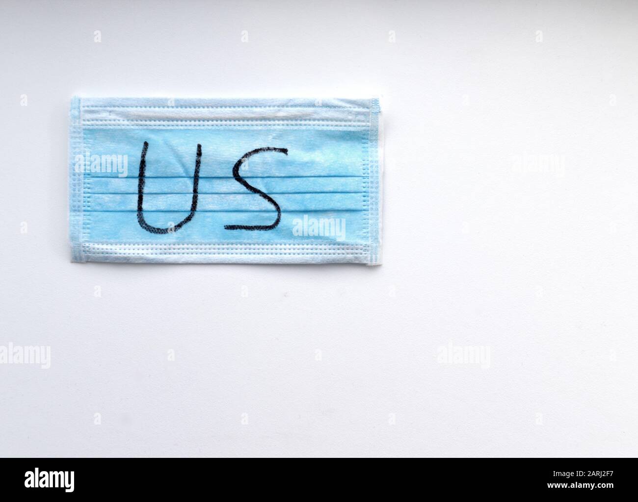 Maschera medica protettiva con iscrizione US. Quarantena in USA Concept. Wuhan Coronavirus, 2019-nCoV. Foto Stock