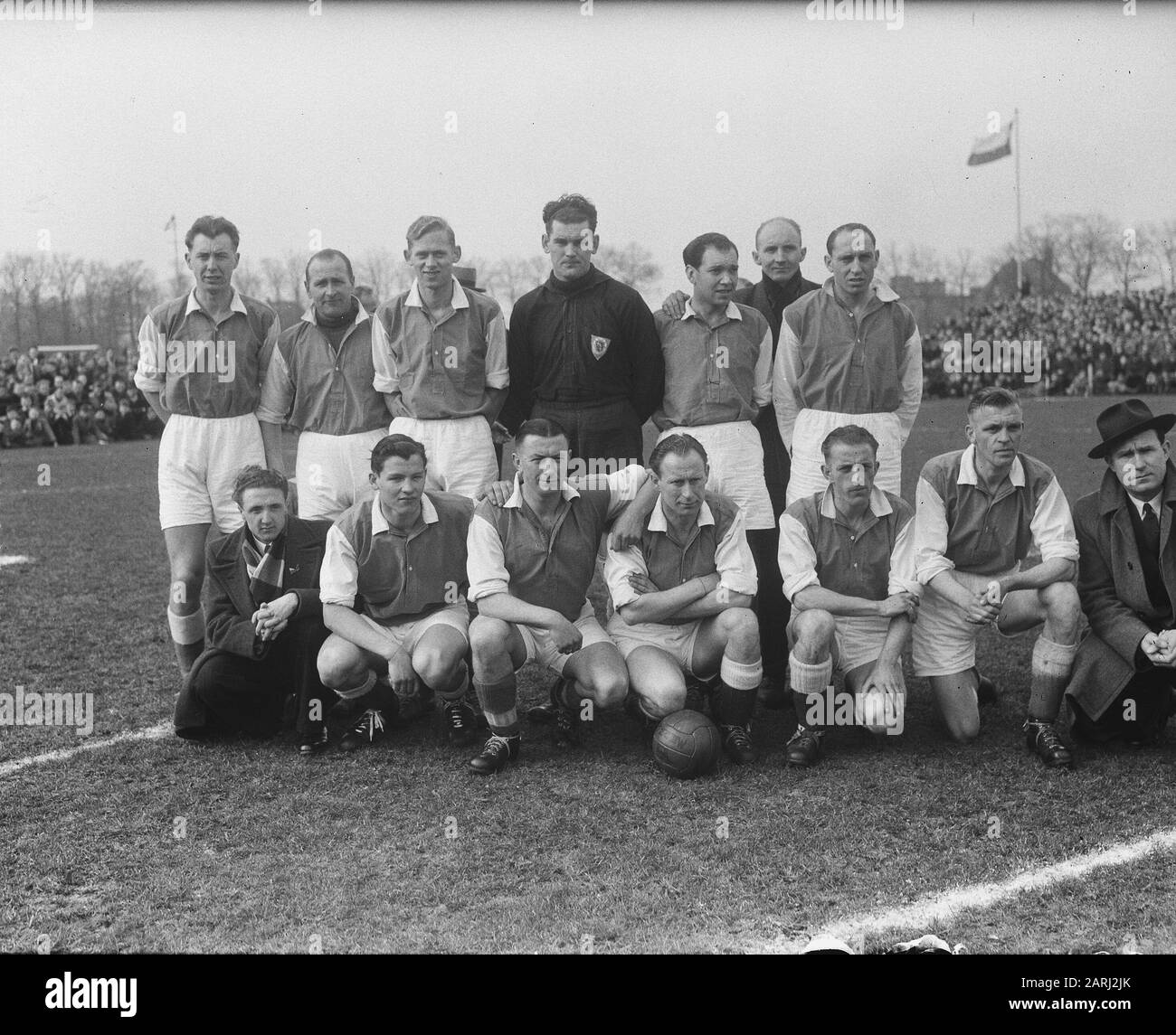 HVC campioni squadra calcio Data: 11 marzo 1951 Parole Chiave: Ritratti di gruppo, sport, calcio Foto Stock