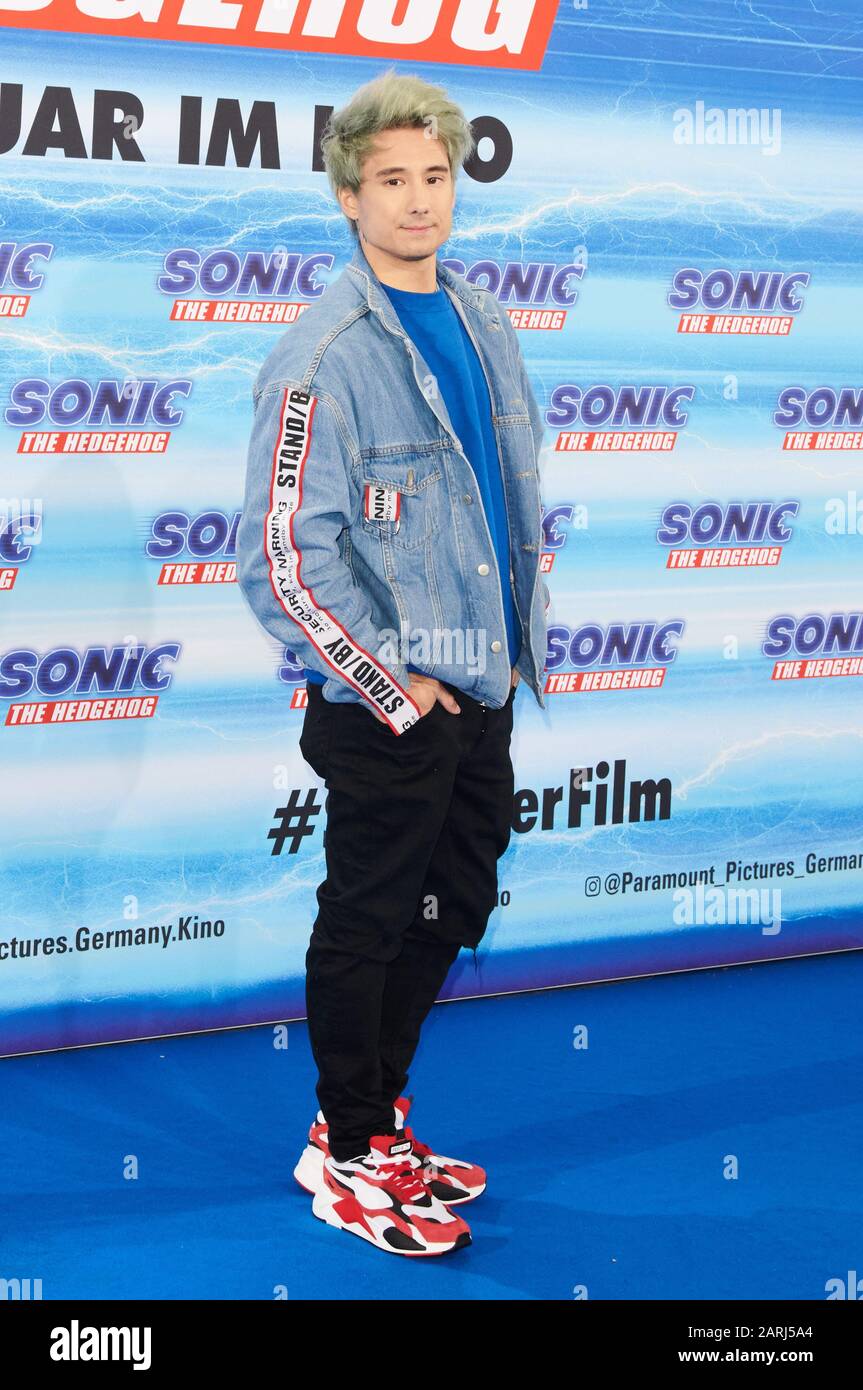 Berlino, Germania. 28th Gen 2020. Julien Bam, speaker tedesco del  personaggio Sonic, arriva al 'Fan & Family Event' del film 'il Riccio'  presso lo Zoo Palast. Il film si apre nei cinema