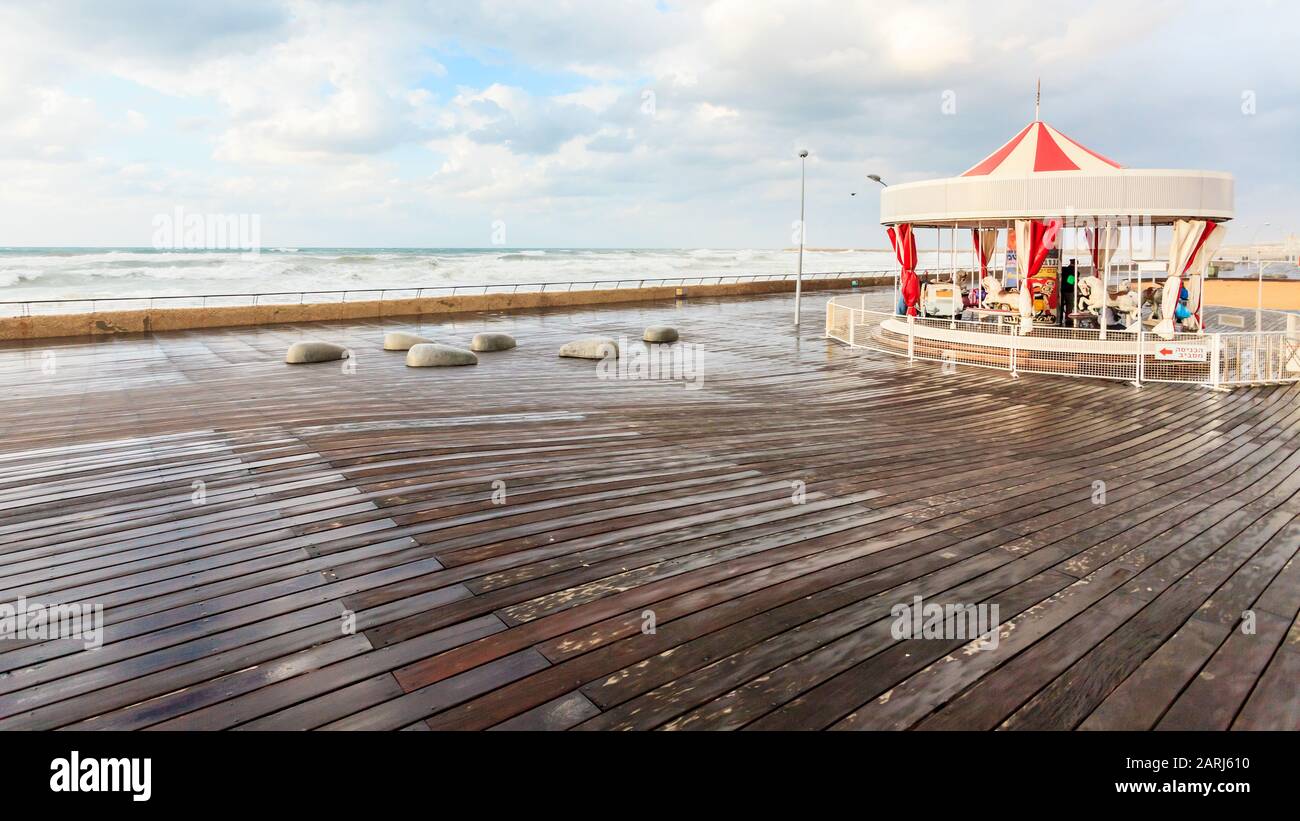 Tel Aviv, Israele - 22 novembre 2014: Giostra Ebraica a Port Namal - quartiere dei divertimenti a Tel Aviv. Foto Stock