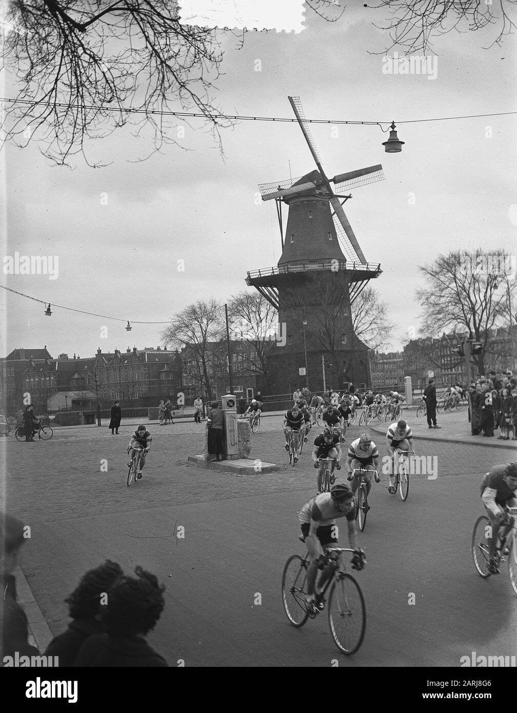 Wielerronde Rampenfonds Amsterdam Data: 29 Marzo 1953 Ubicazione: Amsterdam, Noord-Holland Parole Chiave: Rampenfond, Cicli Di Ciclismo Foto Stock