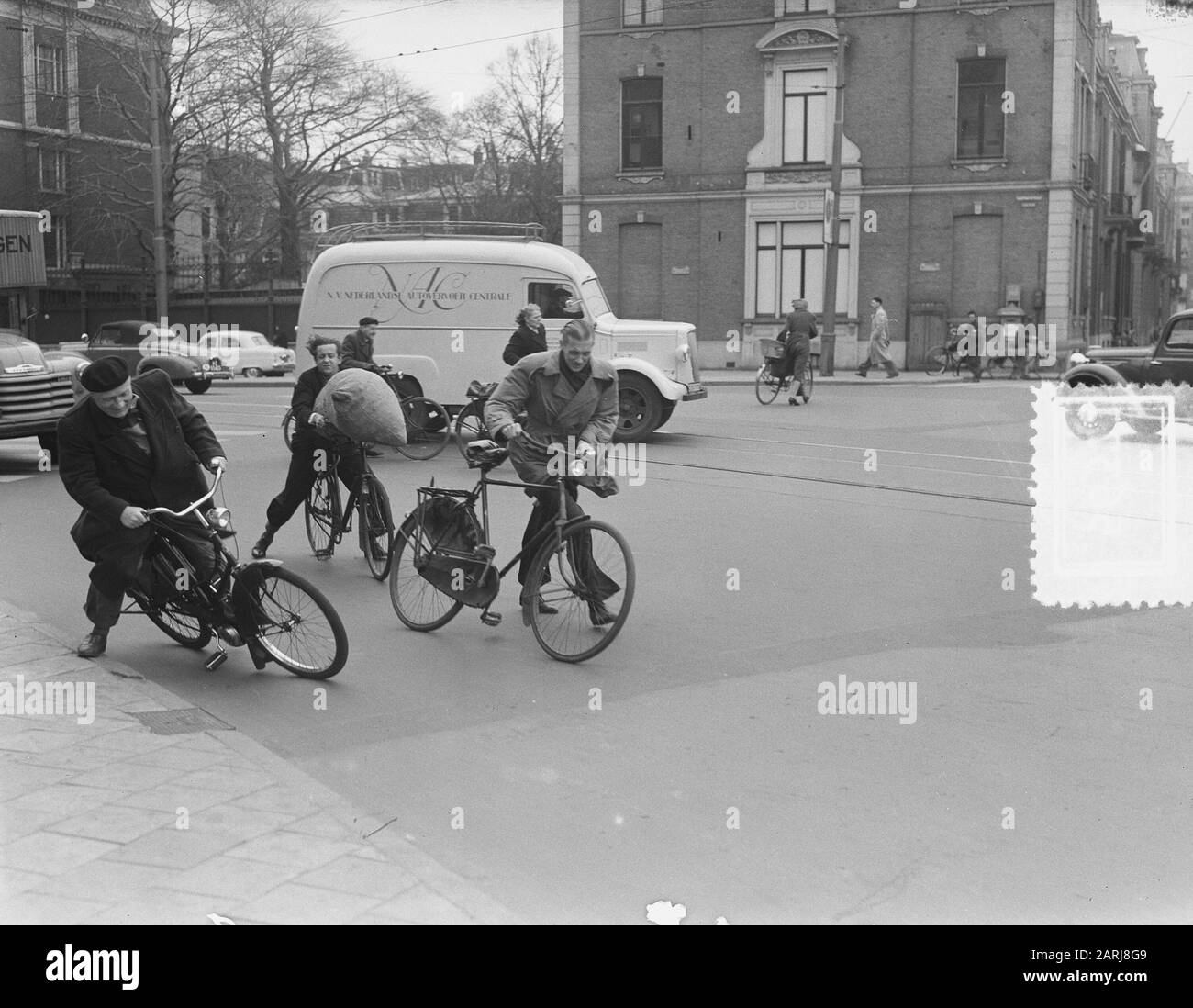 Stormplaatje Frederiksplein Cyclists Blow to Date: 30 Marzo 1953 Parole Chiave: Cyclists Nome personale: Frederiksplein Foto Stock