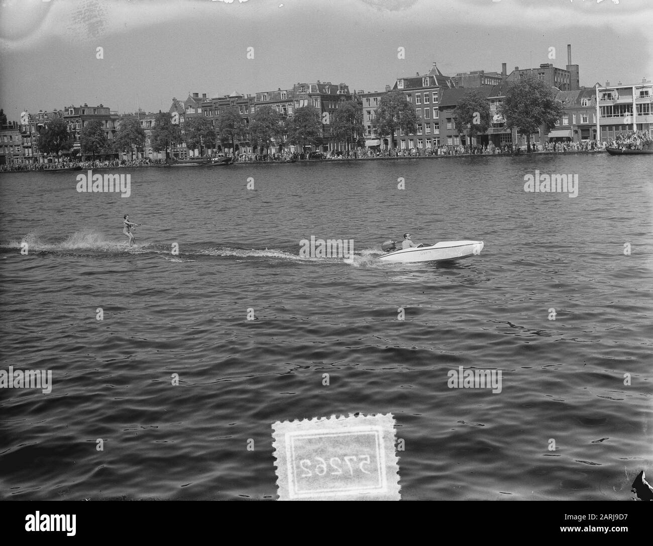 Speedbootrace Amstel Waterskien Data: 17 Maggio 1953 Parole Chiave: Speedbootraces, Waterskien Nome Del Personale: Amstel Foto Stock