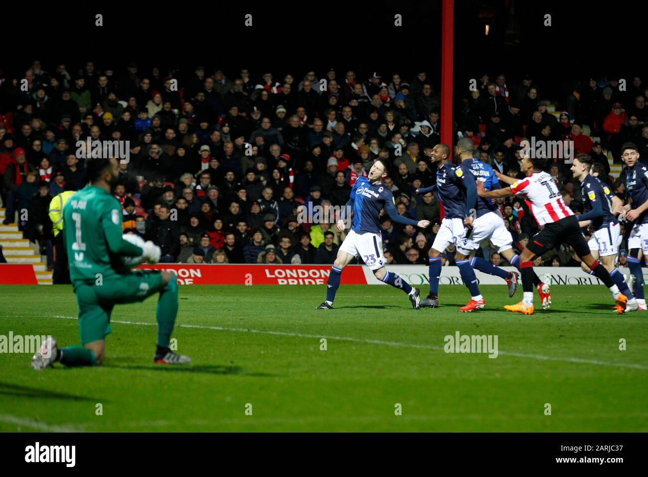 Londra, Regno Unito. 28th Gen 2020. Obiettivo - Joe Lolley della Nottingham Forest festeggia durante la partita Sky Bet Championship tra Brentford e Nottingham Forest al Griffin Park, Londra, Inghilterra, il 28 gennaio 2020. Foto Di Carlton Myrie. Credito: Prime Media Images/Alamy Live News Foto Stock