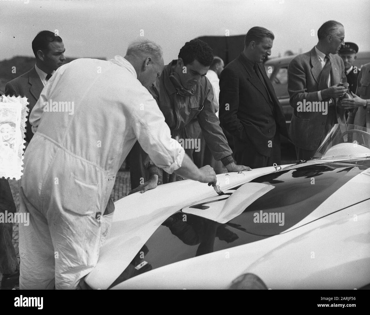Giornata di allenamento gare di auto sportive Zandvoort American. Boris 'Bob Ha Detto alla sua Ferrari Mondial', su cui il numero di gara owrdt dipinto Data: 13 agosto 1954 Località: Noord-Holland, Zandvoort Parole Chiave: Motorsport Nome personale: Ha detto, Boris Robert Foto Stock