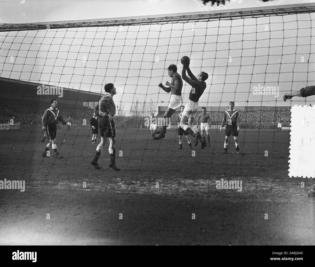 Calcio Spartaterrein. Golden Independence Cup Rotterdam Vs Bondselftal (5-1) Data: 21 Novembre 1954 Luogo: Rotterdam, Zuid-Holland Parole Chiave: Sport, Calcio Foto Stock