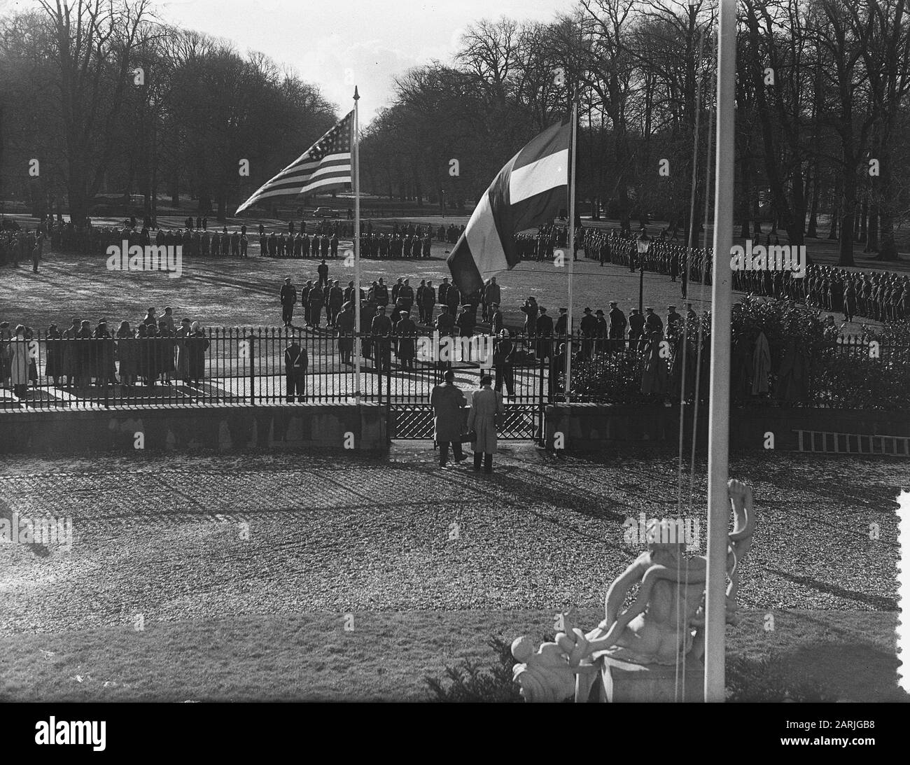 Cerimonia di premiazione a ventiquattro soldati e civili ex volontari coreani Data: 11 febbraio 1955 Parole Chiave: Cittadino, volontari coreani, MITARY, premi Foto Stock