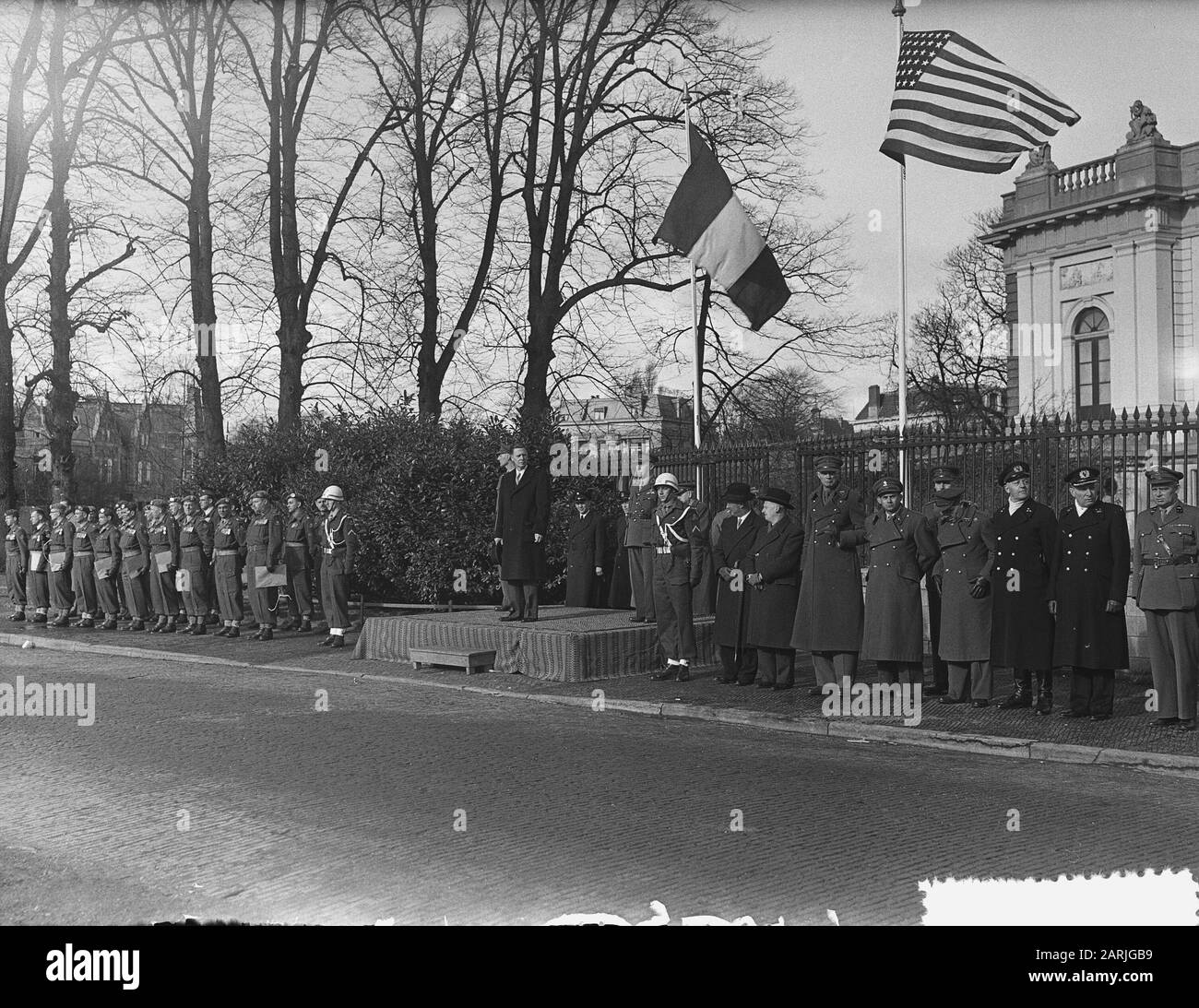 Cerimonia di premiazione a ventiquattro soldati e civili ex volontari coreani Data: 11 febbraio 1955 Parole Chiave: Cittadino, volontari coreani, MITARY, premi Foto Stock