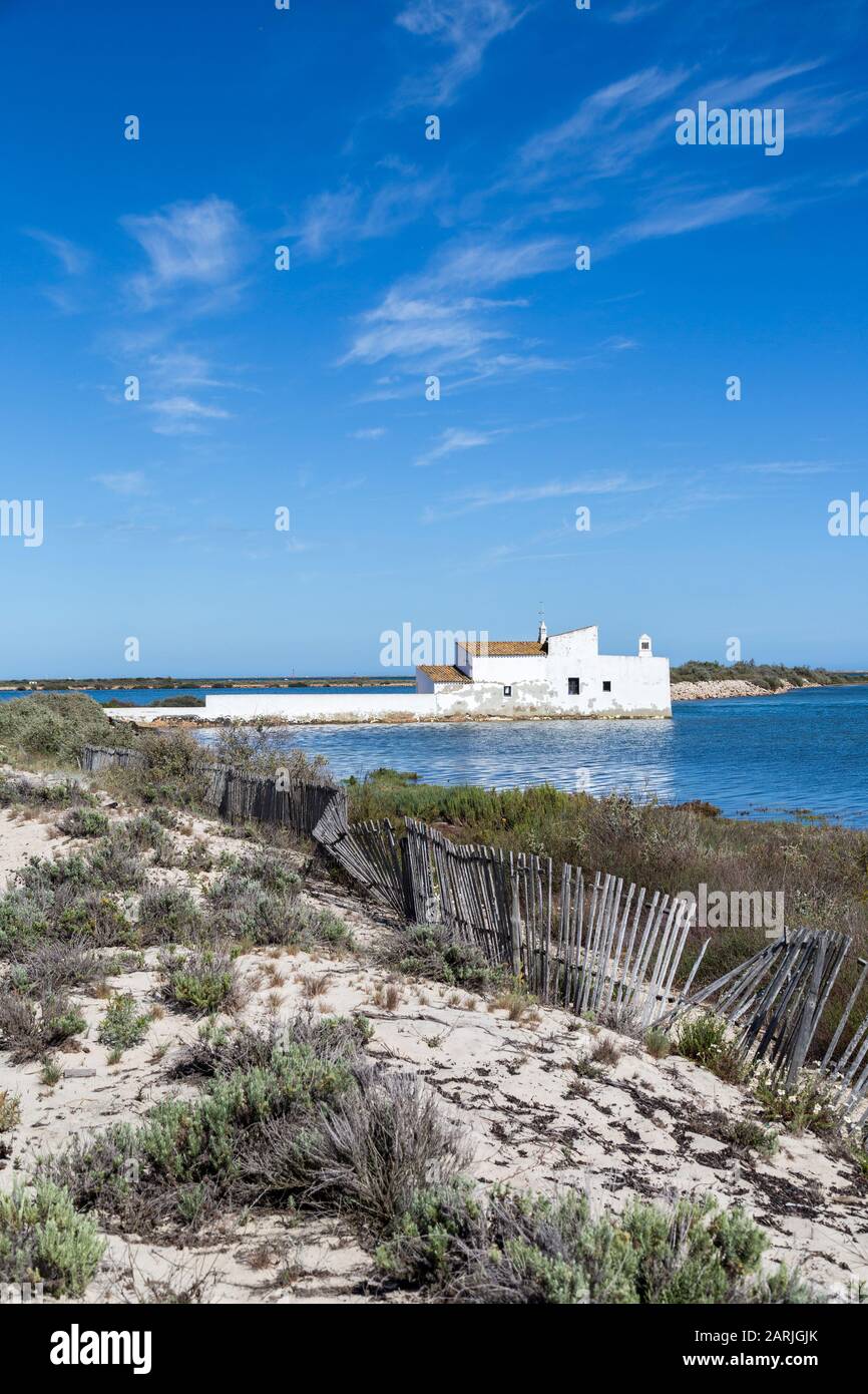 Marea Mulino, Moinho De Mare, Tidal Mill, Quinta De Marim, Parco Naturale Ria Formosa, Algarve, Portogallo Foto Stock