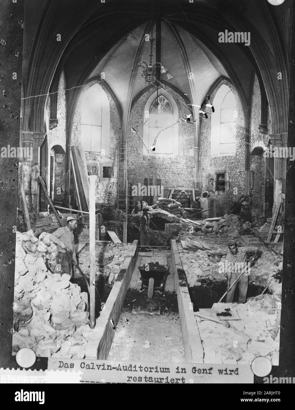 Ginevra. Restauro dell'Auditoire de Calvin Data: 14 maggio 1957 luogo: Ginevra, Svizzera Parole Chiave: Architettura, calvinismo, cristianesimo, volte, gotico, interno, edifici della chiesa, protestantesimo, restauri Nome personale: Calvin, Giovanni Foto Stock