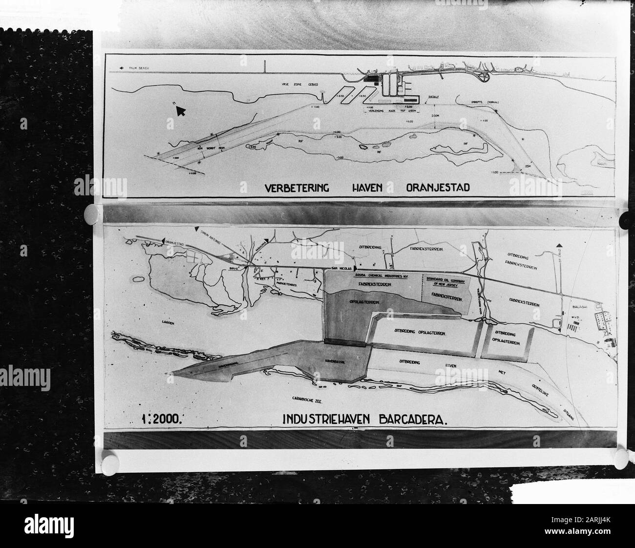 In relazione alla costituzione di società chimiche ad Aruba, il porto è in fase di miglioramento Data: 17 aprile 1961 Località: Aruba, Antille Olandesi Parole Chiave: Costruzione di disegni, documenti, porti, disegni Foto Stock