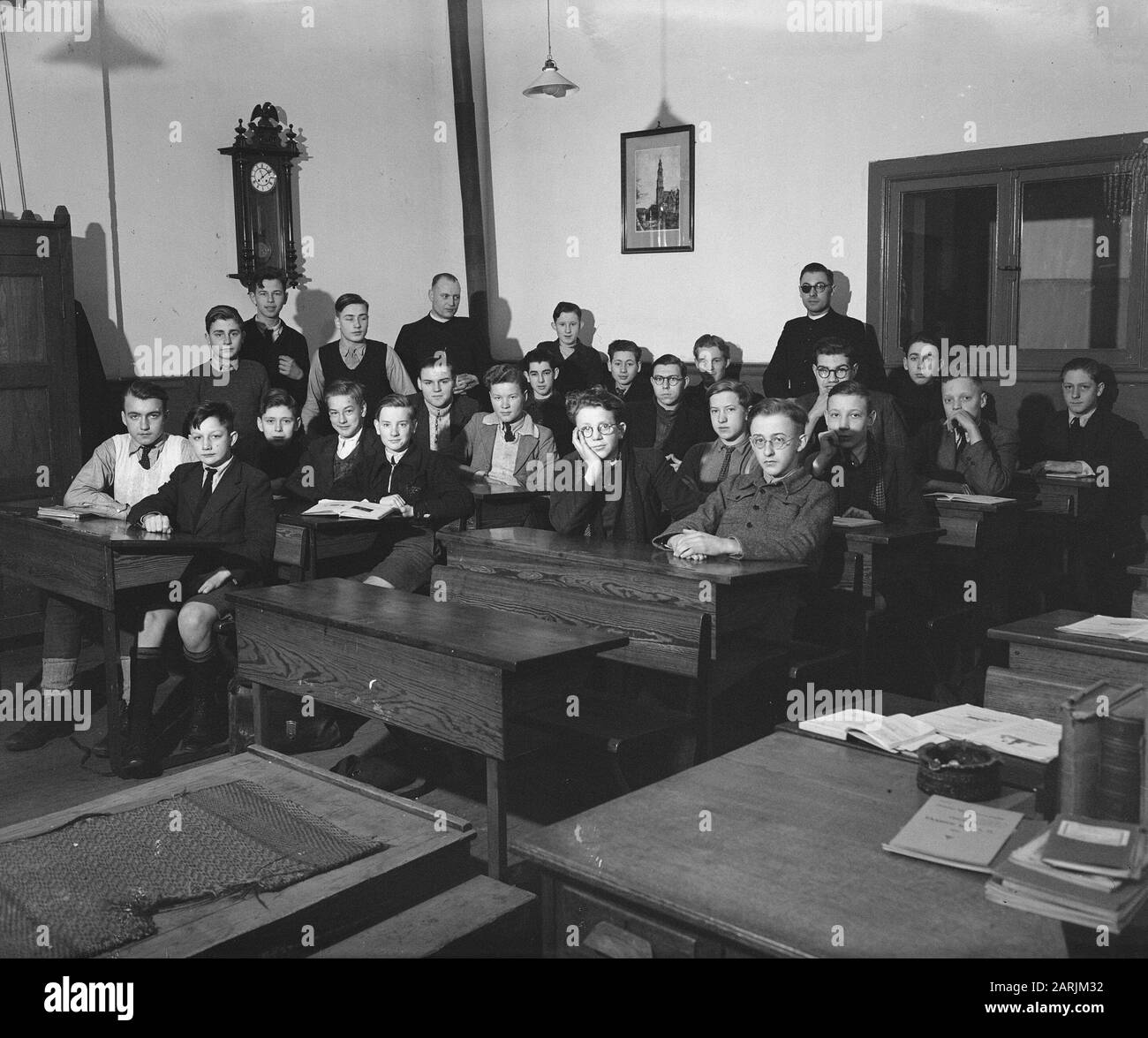 Scuola Cattolica Romana Saint Louis Ulo-Mulo Al Spuistraat 239 Data: 15 Marzo 1946 Luogo: Amsterdam, Noord-Holland, Spuistraat Parole Chiave: Cattolicesimo, Scuole Foto Stock Scuola Cattolica Romana Saint Louis Ulo-Mulo Al Spuistraat 239 Data: 15 Marzo 1946 Luogo: Amsterdam, Noord-Holland, Spuistraat Parole Chiave: Cattolicesimo, Scuole Foto Stock