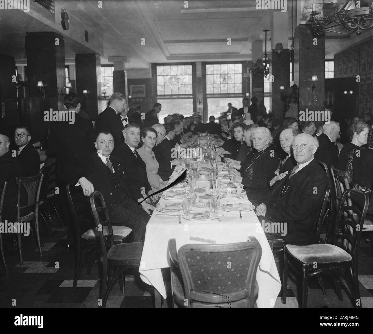 Diner Roomskatholieke Middenstandsbond Data: 24 Aprile 1947 Parole Chiave: Camere Cattolici, Cena Foto Stock