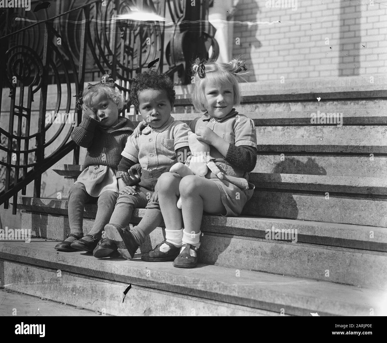 Spring'T Kabouterhuis In Amsterdam Data: 12 Aprile 1948 Luogo: Amsterdam, Noord-Holland Parole Chiave: Bambini Foto Stock