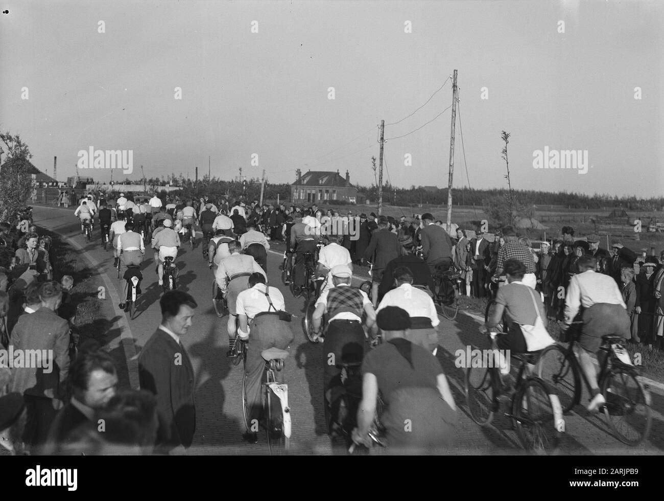 Elfsteden bicicletta tour Data: 18 maggio 1948 Parole Chiave: Ciclisti Foto Stock