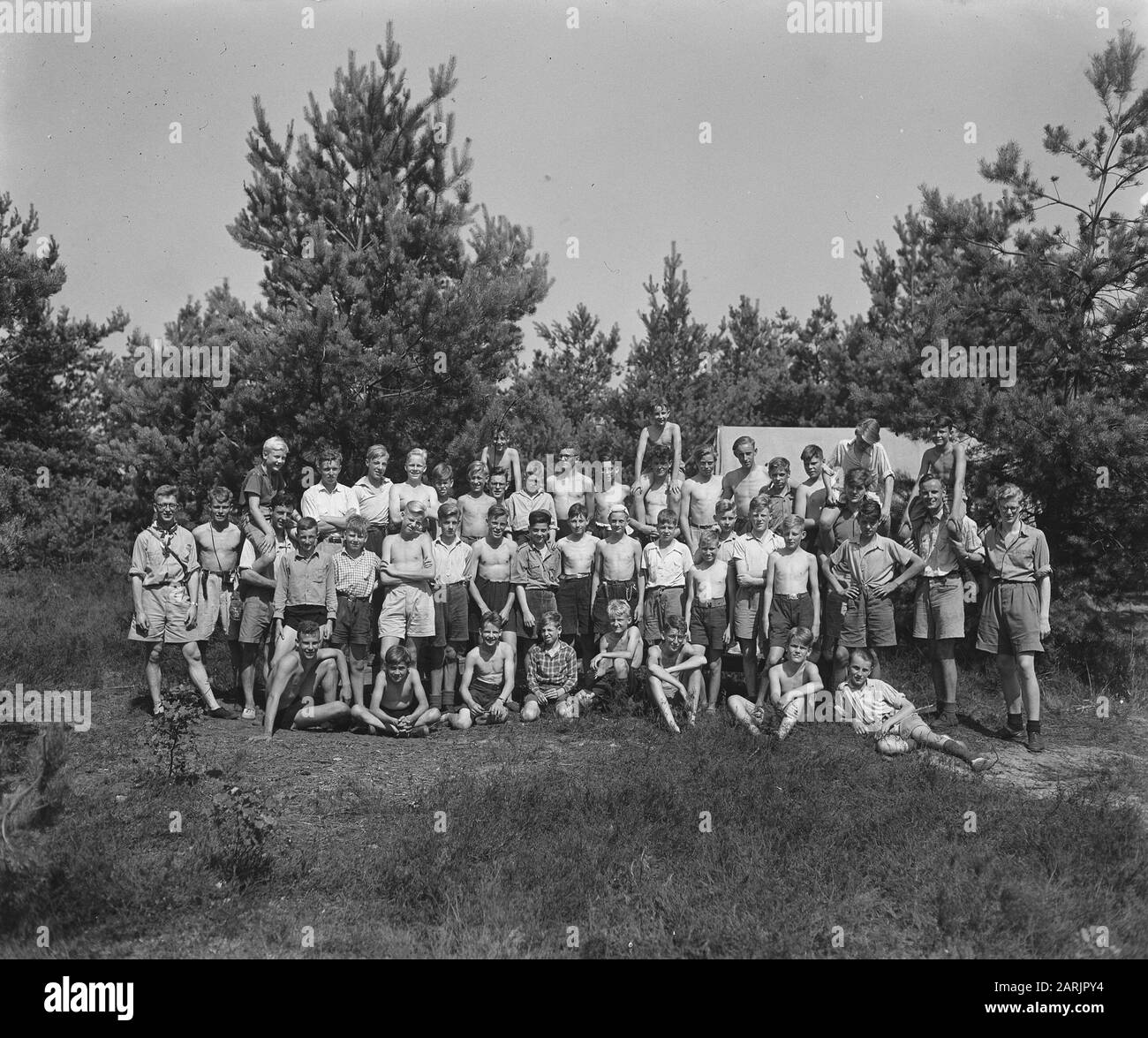 Campo VCJC a Oirschot. Gruppo Data: 27 Luglio 1948 Località: Oirschot Nome Personale: Gruppo Foto Stock Campo VCJC a Oirschot. Gruppo Data: 27 Luglio 1948 Località: Oirschot Nome Personale: Gruppo Foto Stock