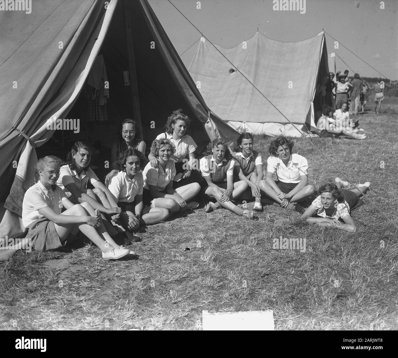 Kamp VCJC Renesse Data: 29 luglio 1949 luogo: Renesse, Schouwen-Duiveland, Zeeland Parole Chiave: Organizzazioni giovanili, campeggio, ragazze Foto Stock