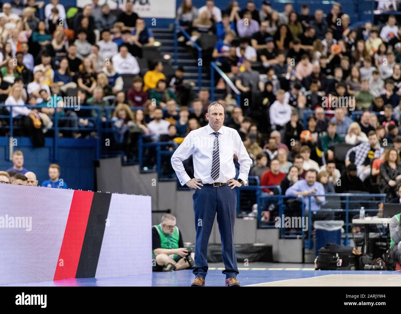 Birmingham, Regno Unito, 26/01/2020. Bbl: Coppa finale all'Arena Birmingham Un'eccellente finale della MenÕs Cup con Bristol Flyers contro Worcester Wolves. Worcester WolvesÕ Head Coach Matt Newby guarda la sua squadra. (c)pmgimaging Foto Stock