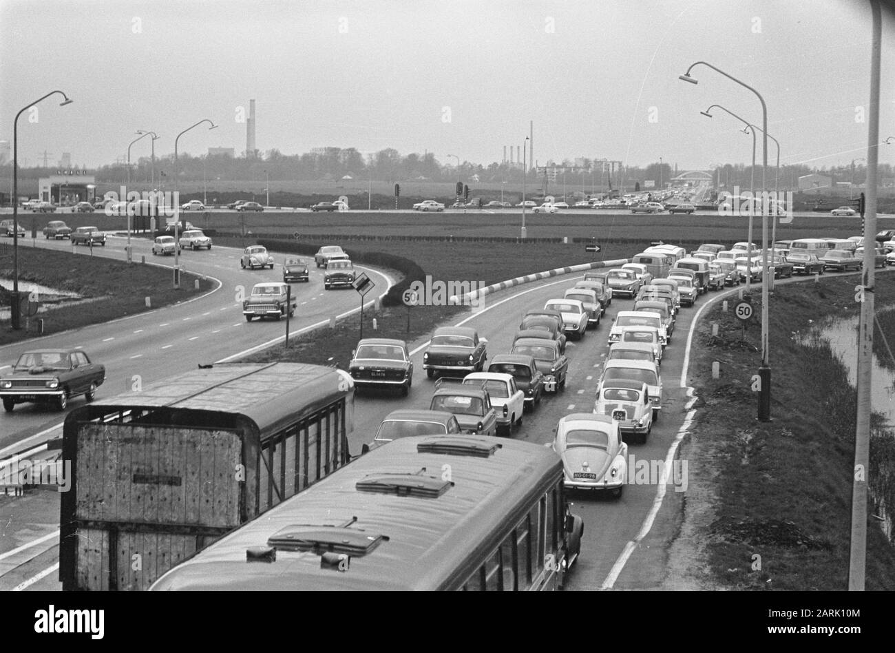 Traffico A Oudenrijn Data: 11 Aprile 1966 Località: Oudenrijn Parole Chiave: Traffico, Foto Stock