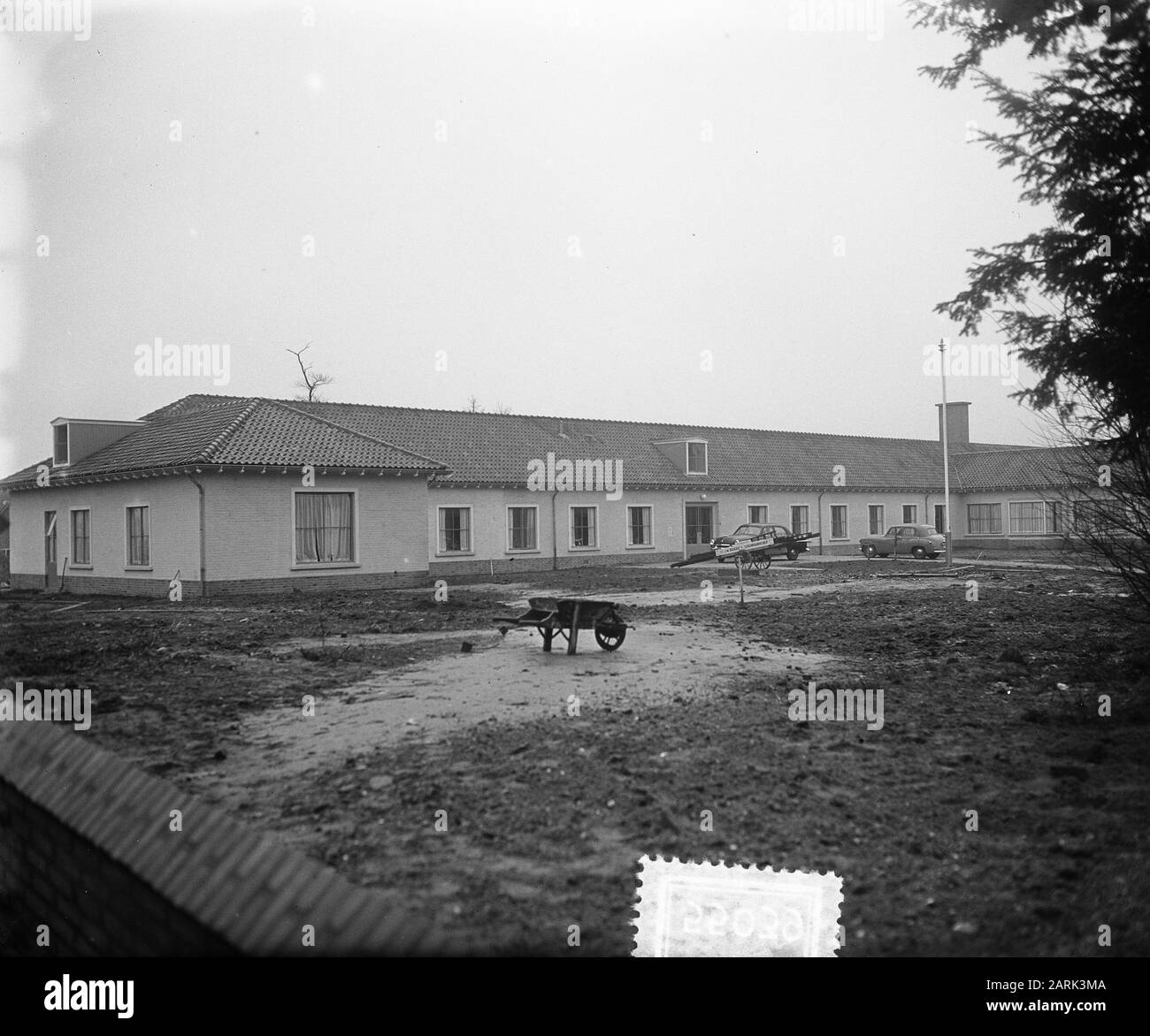 Building and International Home for Elders of Days House and Hearth in Arnhem Data: 27 gennaio 1953 luogo: Arnhem Parole Chiave: Anziani, edifici, case Nome personale: Casa e Terra Foto Stock