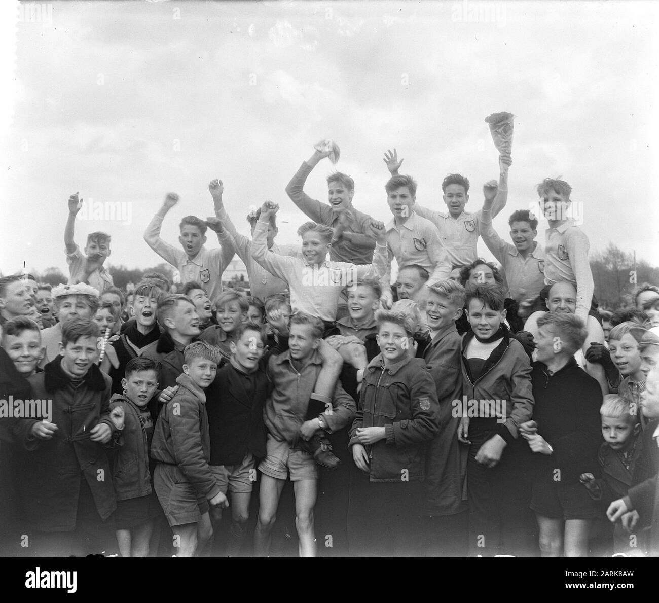 Hoofdwegschool campione scuola calcio Amsterdam Data: 14 maggio 1955 posizione: Amsterdam, Noord-Holland Parole Chiave: Campione, scuola di calcio, sport Foto Stock