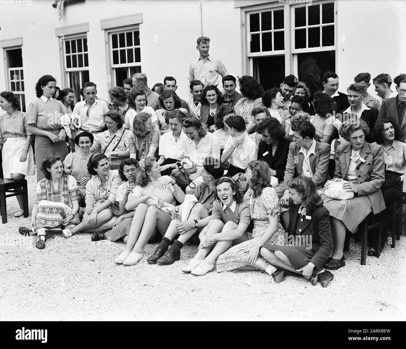 Kamp Reformed Jeugdraad Noordwijk Groep Klein Data: 16 Agosto 1948 Ubicazione: Noordwijk Parole Chiave: Jeugwiren, Kamp Foto Stock Kamp Reformed Jeugdraad Noordwijk Groep Klein Data: 16 Agosto 1948 Ubicazione: Noordwijk Parole Chiave: Jeugwiren, Kamp Foto Stock