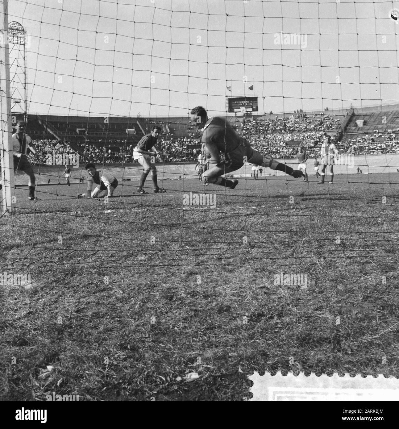 DWSA contro Elinkwijk 0-1, Kraak ferma punizione calcio Data: 6 settembre 1959 Parole Chiave: Punizione calci Foto Stock