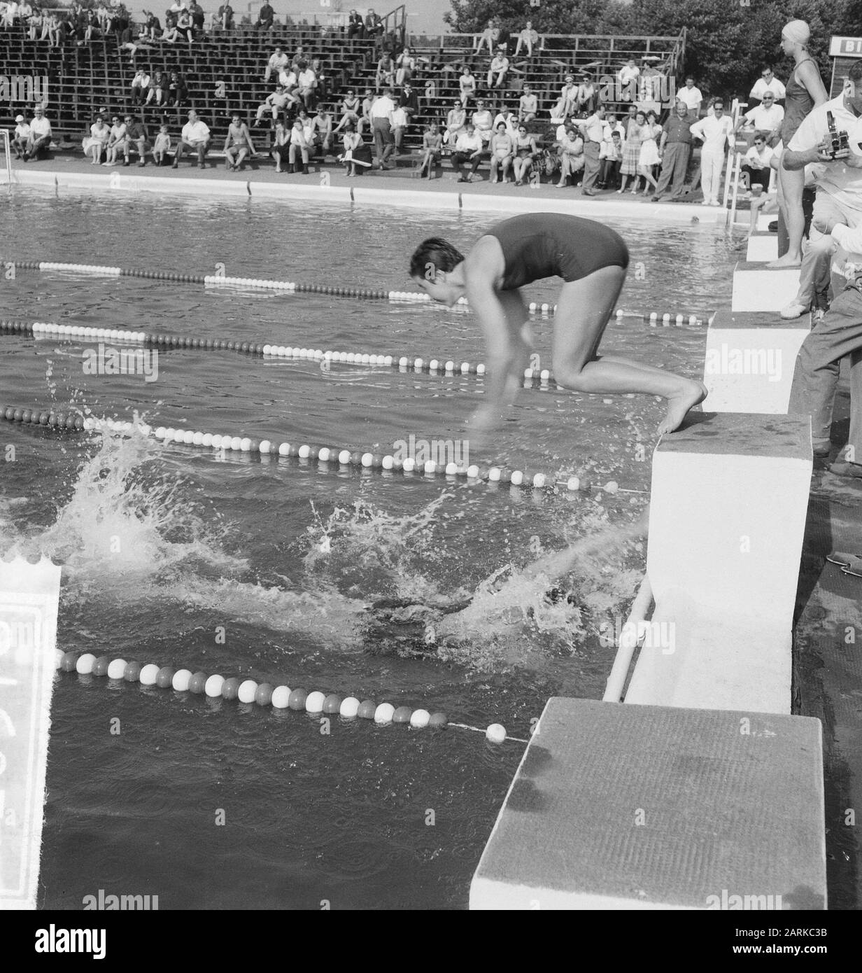 Nuoto Germania Contro I Paesi Bassi. Durante le partite Data: 24 giugno 1961 Parole Chiave: Partite, nuotatori Foto Stock