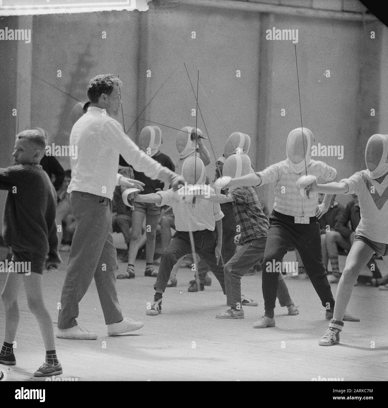 Settimana sportiva a Oude RAI. Scherma Data: 17 luglio 1961 Parole Chiave: SERMERS, Sporttweken Nome istituzione: Rai Foto Stock