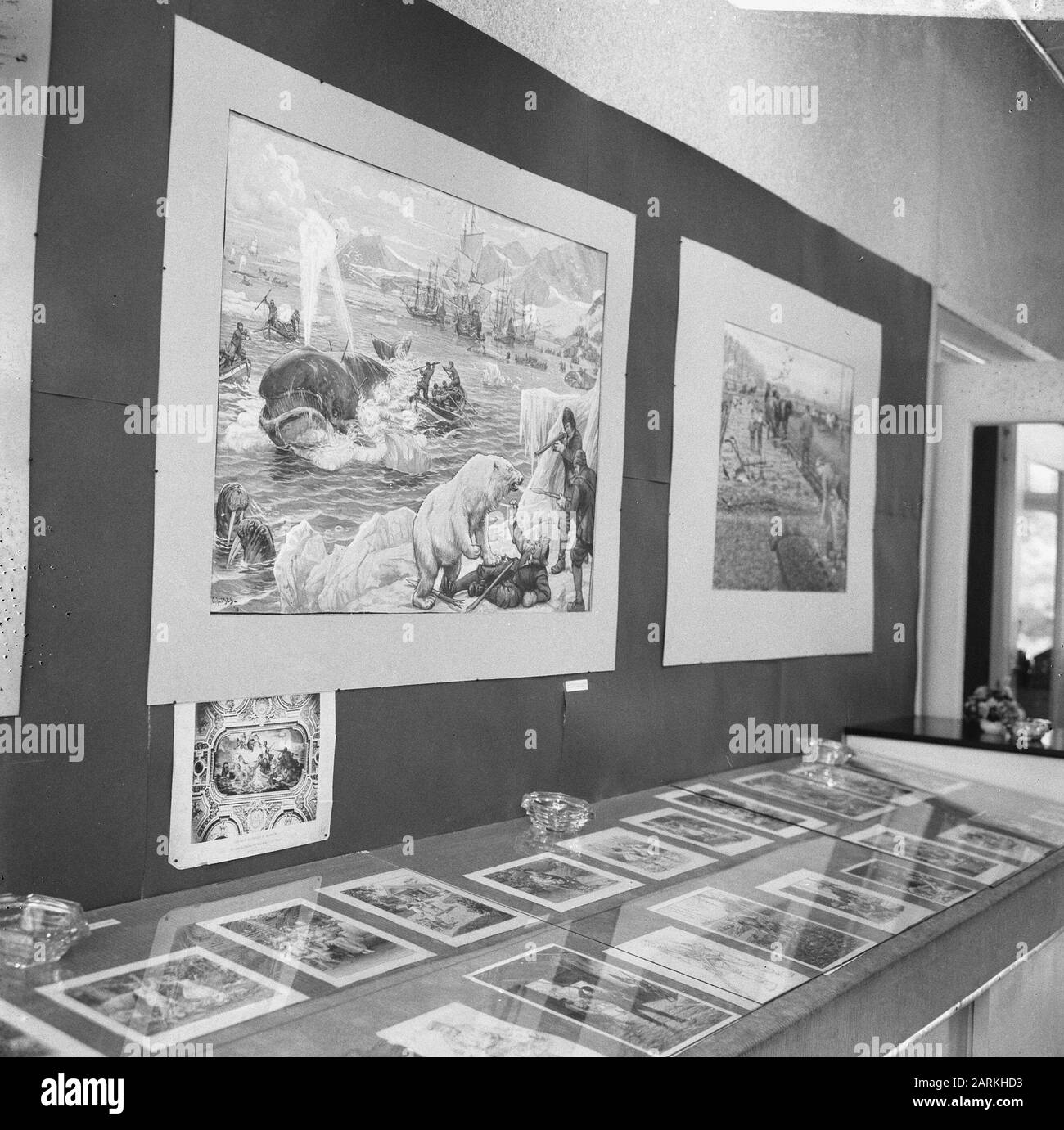Opera espositiva di Cornelis Jetses presso G.H. Burhmann's paper wholesale, wintering on Nova Zembla (parete piastra) Data: 12 maggio 1966 Parole Chiave: Mostre Nome Della Persona: Cornelis Jetses, G.H. Burhmanns carta all'ingrosso Foto Stock