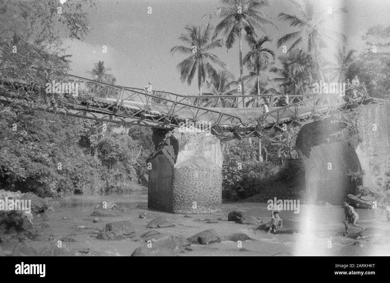 Outdoor Care [Fieldpost] Ponte Tratteggiato Annotation: Location Area Tjisolok (Wijnkoopsbaai) Date: September 1947 Location: Cisolok, Indonesia, Java, Dutch East Indies Foto Stock