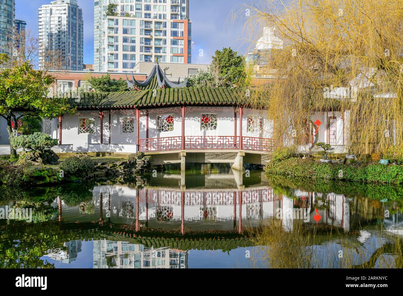 Pagoda, Sun-Yat Sen Park, Laghetto Giardino, Chinatown, Vancouver, British Columbia, Canada Foto Stock