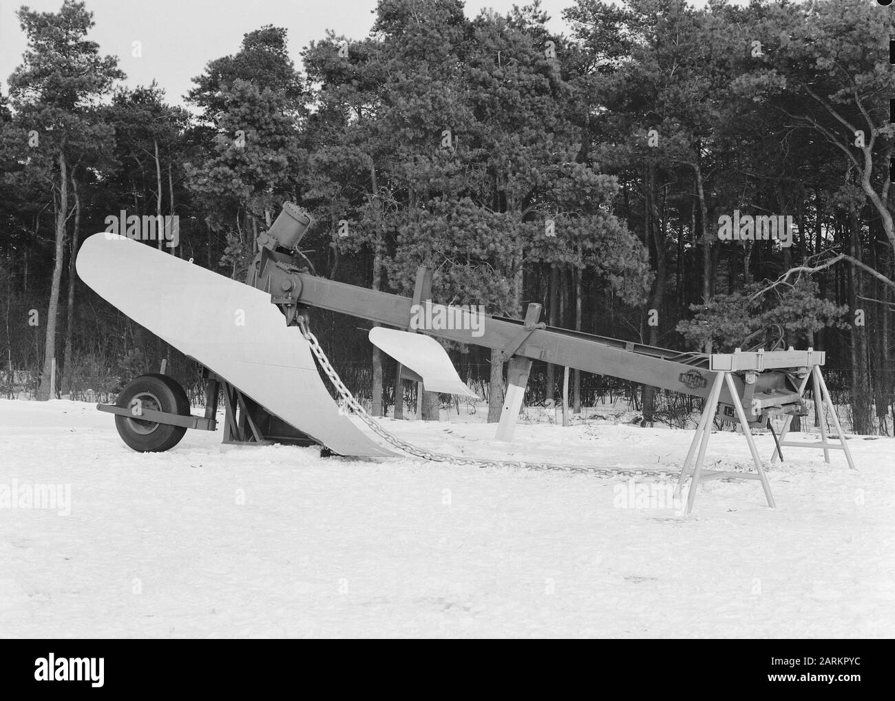 Secondo proto-type Data: Parole Chiave non date: Macchine e utensili agricoli, aratri, lavoro Nome personale: Toolbar team Foto Stock