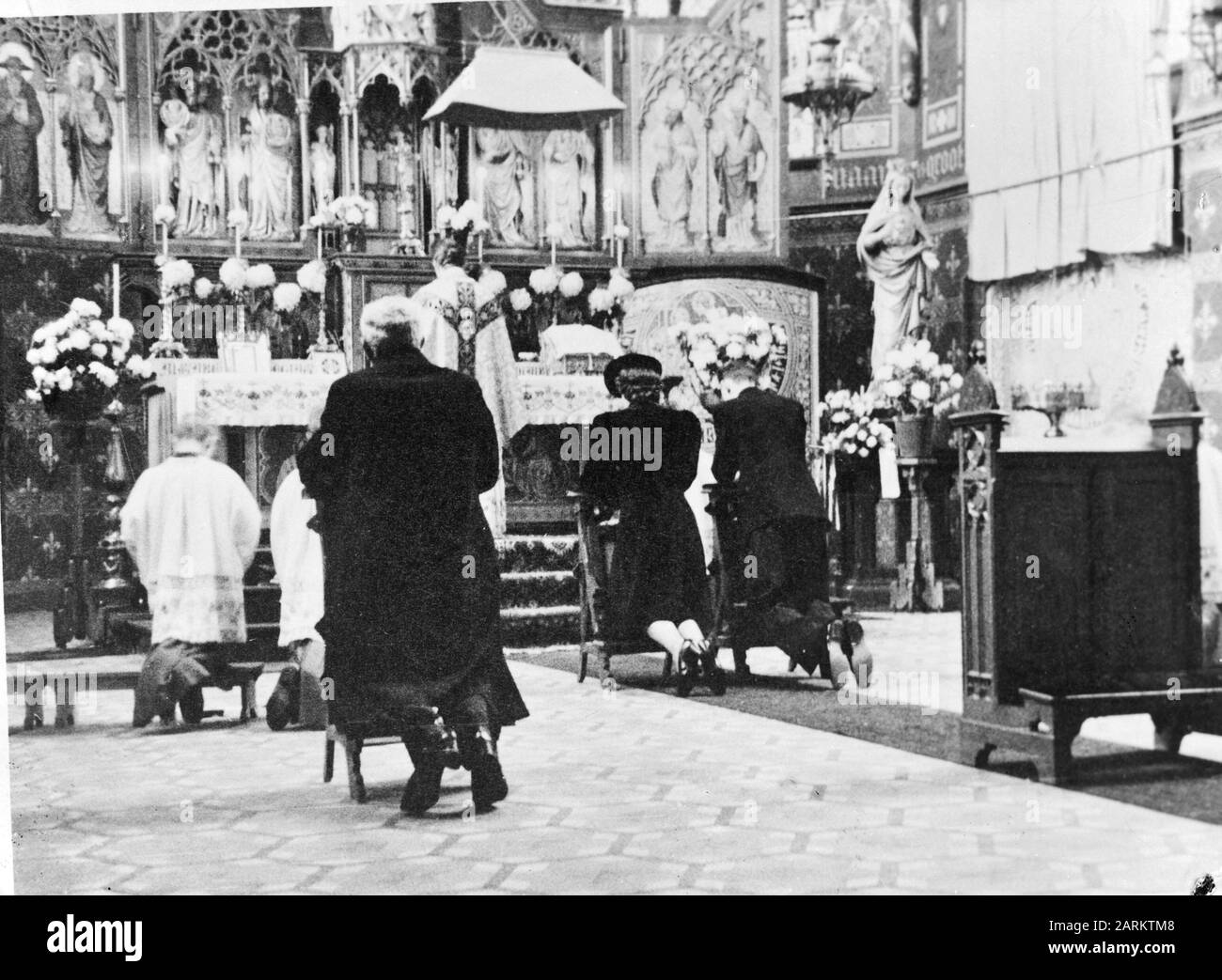 Devastazioni: Bemmel e.. Chiesa di servizio a Bemmel [registrazione pre-guerra] Data: Undata luogo: Bemmel Parole Chiave: Servizi religiosi Foto Stock