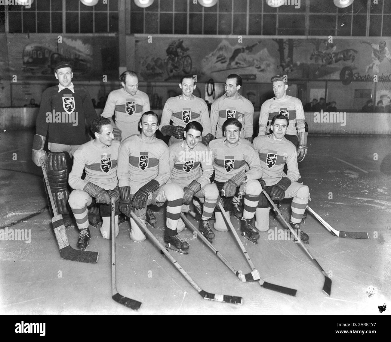 Hockey Su Ghiaccio Olanda-Belgio. La squadra olandese Data: 30 marzo 1946 Parole Chiave: Ritratti di gruppo, hockey su ghiaccio, sport Foto Stock