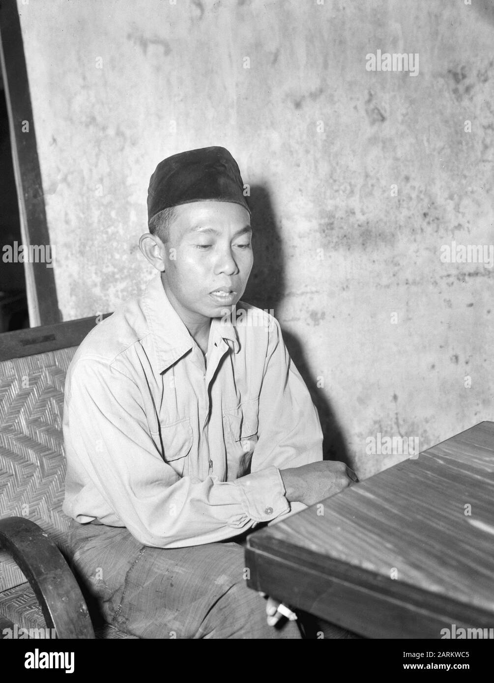 Serie Sabar [worker in machine factory Braat in Surabaya] Data: 31 dicembre 1947 Località: Indonesia, Indonesia, Indie Orientali Olandesi, Surabaya Parole Chiave: Lavoratori, territori d'oltremare, ritratti Foto Stock