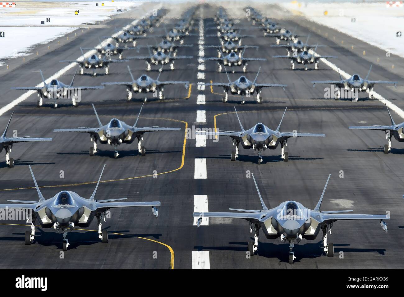 Il servizio attivo 388 e riservare 419th Fighter Ali condotto un F-35A lottare contro il potere esercitare in Hill Air Force Base in Utah, Gennaio 6, 2020. L'esercizio, che è stato programmato per mesi, hanno dimostrato la loro capacità di impiegare una grande forza di F-35come -- disponibilità di test nelle aree di responsabilità personale, generazione di aeromobili, le operazioni a terra, le operazioni di volo, e la capacità di combattere contro l'aria e i bersagli di terra. Un po' più di quattro anni dopo la ricezione del loro primo contro-coded F35un fulmine II aeromobili, Hill's fighter ali hanno raggiunto la piena capacità di combattimento. (U.S. Air Force p Foto Stock