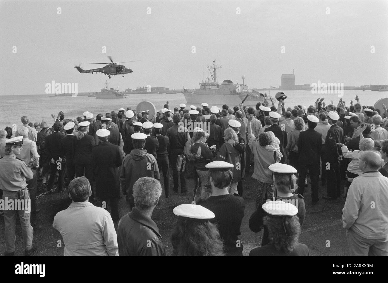 Miniere di partenza (spazzatrici) cacciatori Hellevoetsluis en Maassluis Den Helder to De Golf; famiglia dice addio Data: 18 settembre 1987 Località: Den Helder, Hellevoetsluis, Maassluis Parole Chiave: Addio, cacciatori, DEPARTNING, famiglie Foto Stock