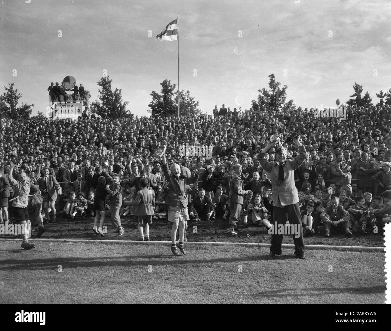 Calcio Eindhoven contro DOV, campione olandese di Eindhoven Data: 27 giugno 1954 Parole Chiave: Champions, sport, football Nome Della Persona: Dov, eindhoven Foto Stock