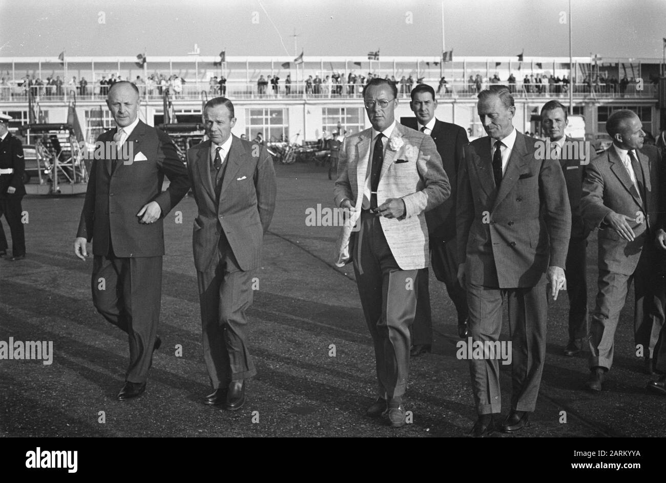 Partenza principe Bernhard in Messico Data: 3 agosto 1961 Parole Chiave: DEPARTNAME Nome personale: Bernhard, Prince Foto Stock