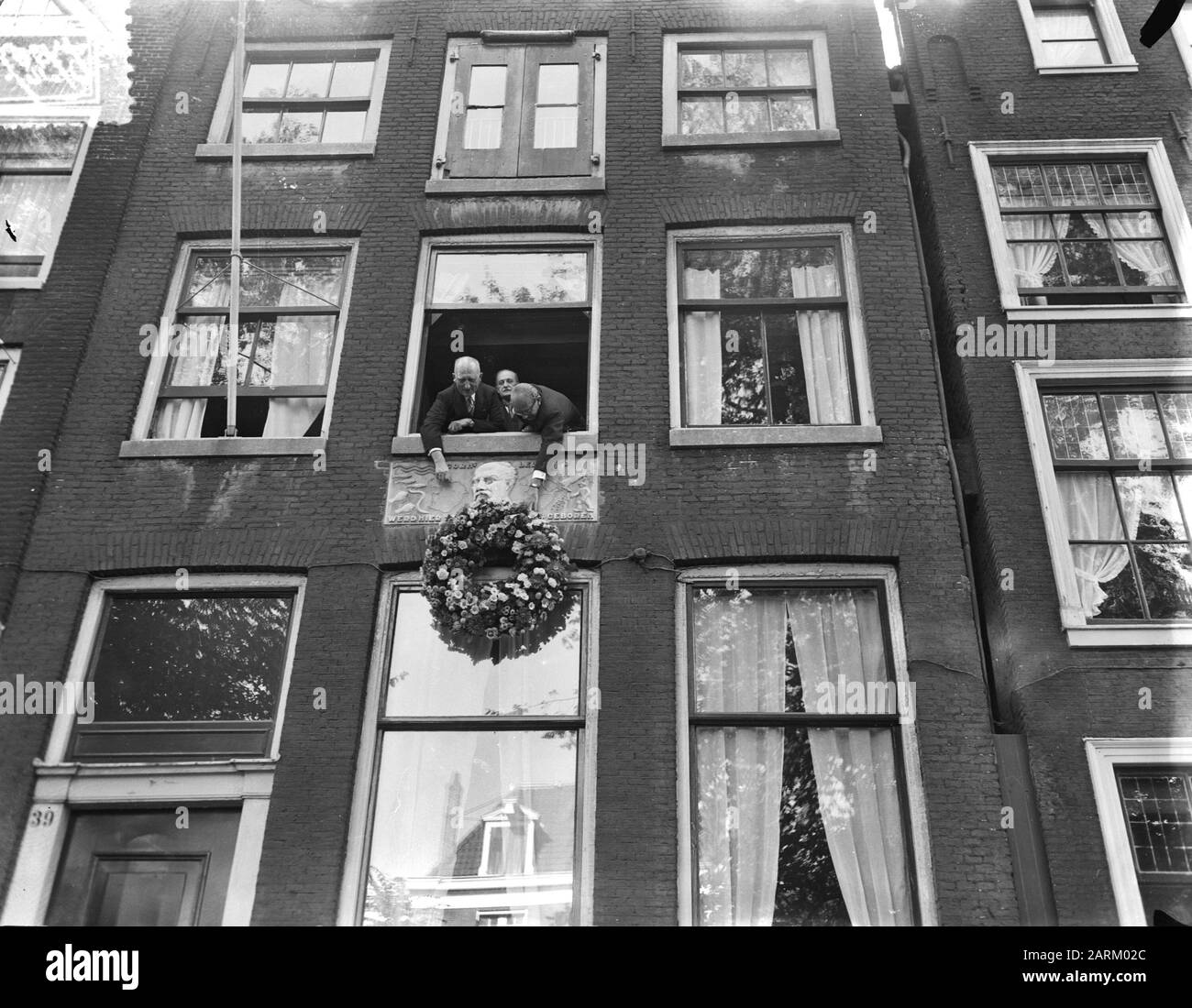 Dr. Lely commemorazione corona a casa Leidsegracht Amsterdam Data: 23 settembre 1954 luogo: Amsterdam, Noord-Holland Parole Chiave: Commemorazioni Foto Stock