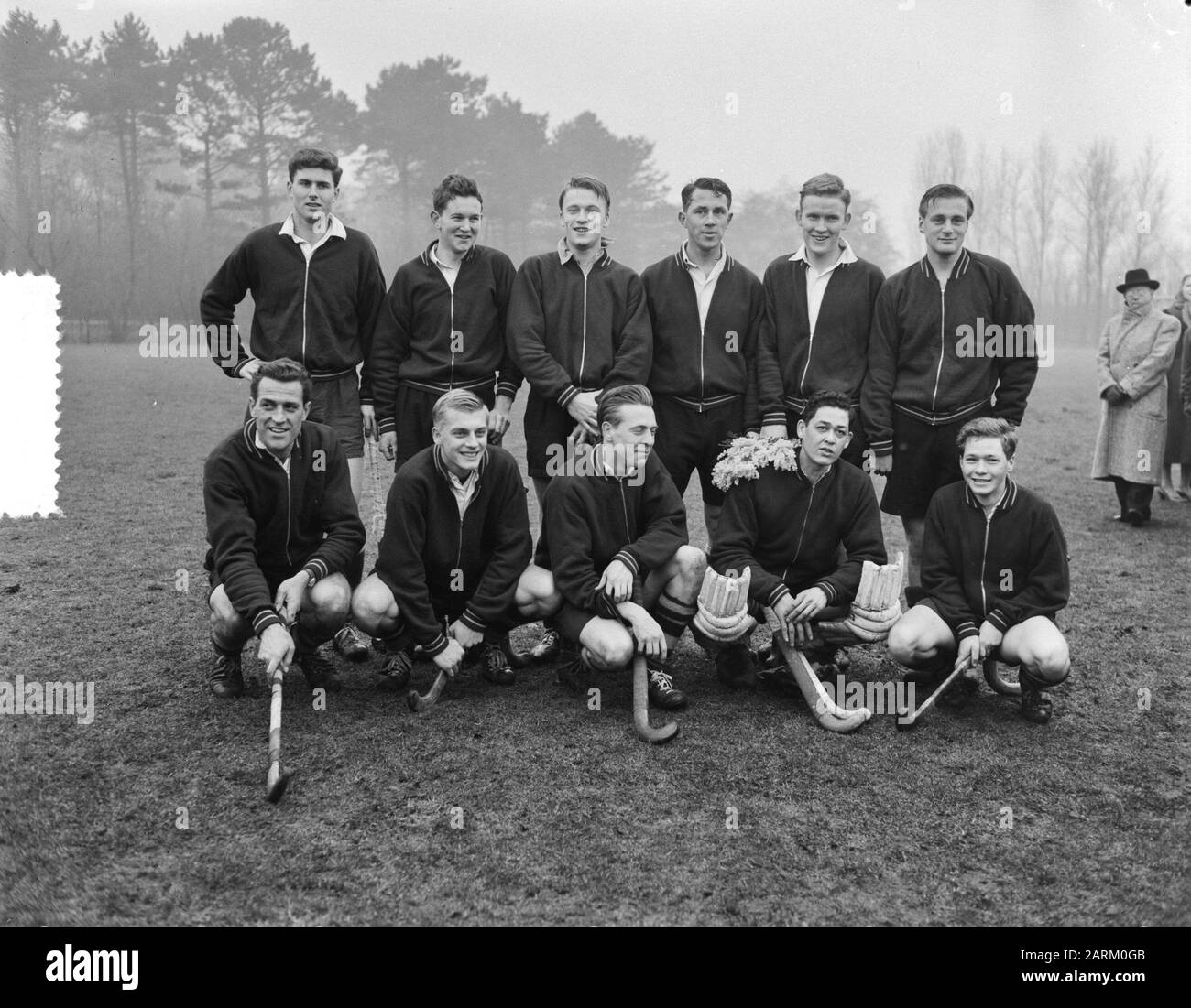 Hockey HHHIC vs. Già classe di 1 anno: 29 gennaio 1956 Località: Già parole Chiave: Hockey, campione Foto Stock