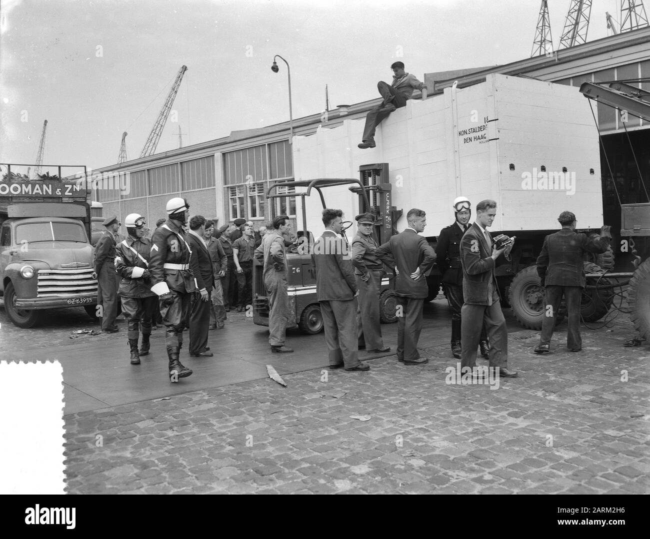 Spedizione Creme Caleche a KNSM a Curacao Data: 23 settembre 1955 Parole Chiave: Porti, carrozze, casa reale, carrozze Nome istituzione: KNsm Foto Stock