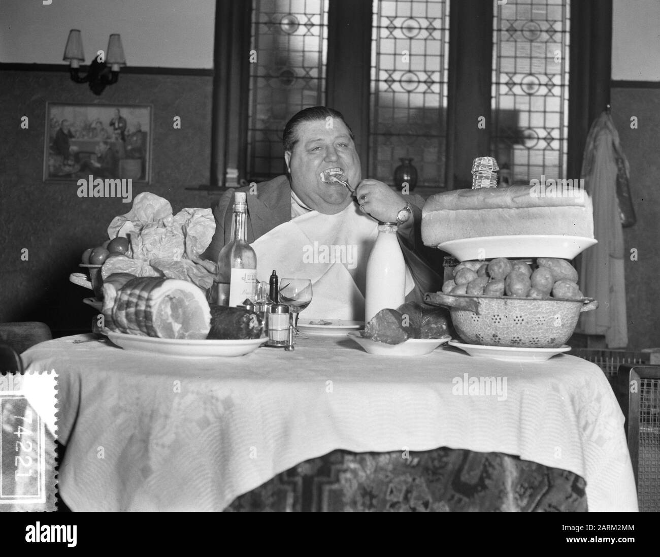 Serie Fat man in Doorn, uomo più pesante nel nostro paese, vita 2 metri, 46 anni, 405 libbre, Piet van der Sword Data: 7 novembre 1955 posizione: Doorn Nome personale: Sword, Piet van der Foto Stock